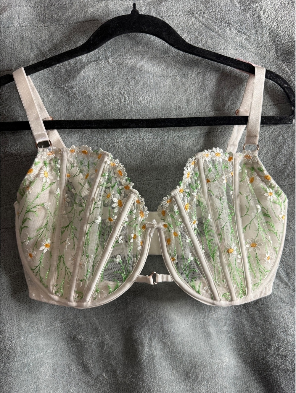 Victoria’s Secret Dream Angels Daisy Chain Embroidery Push-Up Bra 36G White NWT